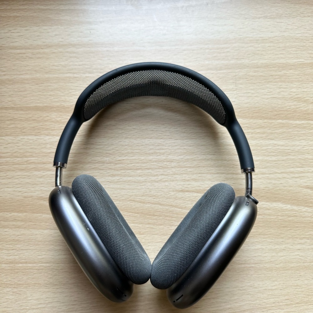 AirPod Max (1st generation) Over-Ear Headphones Black and Silver Premium Design